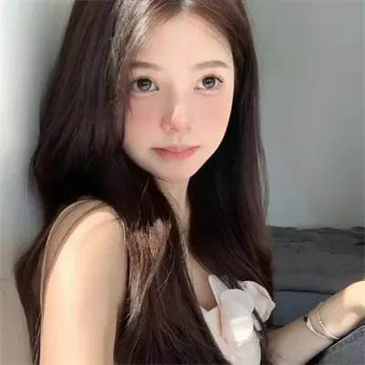 穿一只红鞋的男人